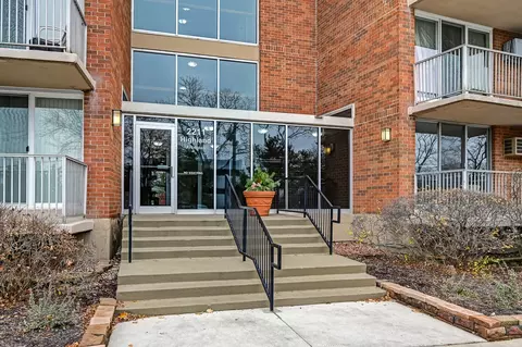 2211 S Highland Ave #3E, Lombard, IL 60148