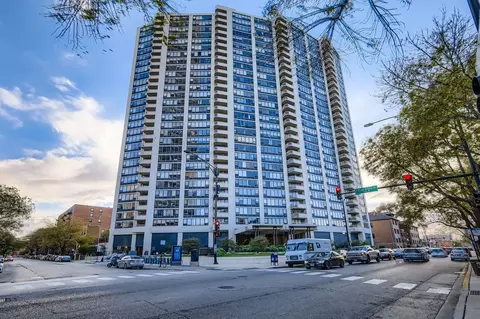 3930 N Pine Grove Ave #1002, Chicago, IL 60613