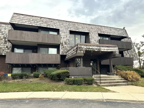 525 Timber Ridge Dr #107, Carol Stream, IL 60188