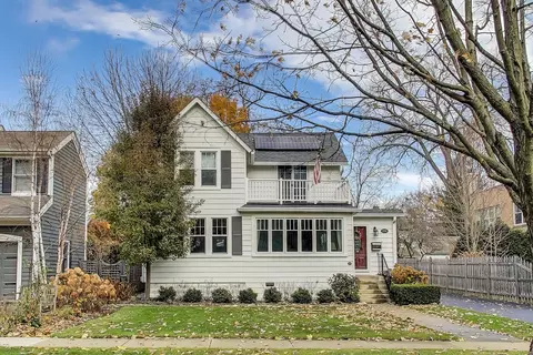 228 E Center Ave, Lake Bluff, IL 60044