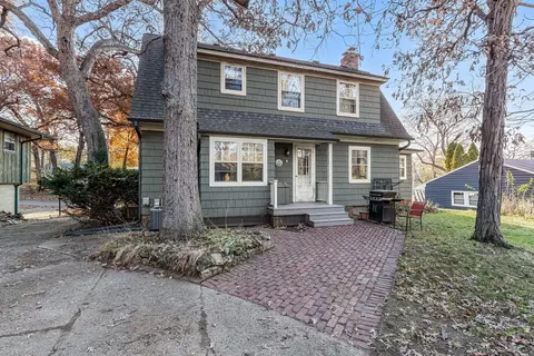 1326 Brownwood Dr, Rockford, IL 61107