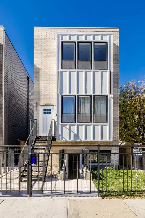 1056 N Central Park Ave, Chicago, IL 60651 photo 4