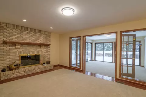 Living - 1995 Salem Rd, Elgin, IL 60123 photo 5 of 6