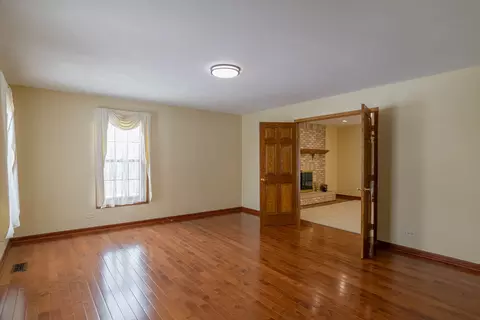 Living - 1995 Salem Rd, Elgin, IL 60123 photo 1 of 6