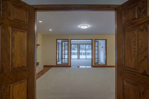 Living - 1995 Salem Rd, Elgin, IL 60123 photo 3 of 6