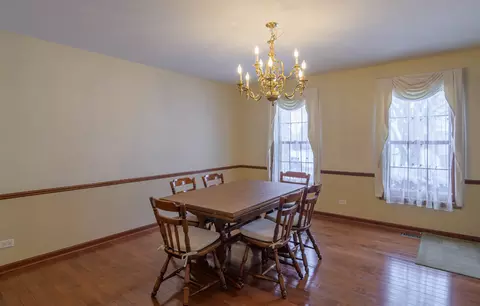 Dining - 1995 Salem Rd, Elgin, IL 60123 photo 1 of 2