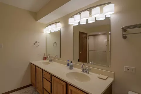 Bath - 1995 Salem Rd, Elgin, IL 60123 photo 3 of 3