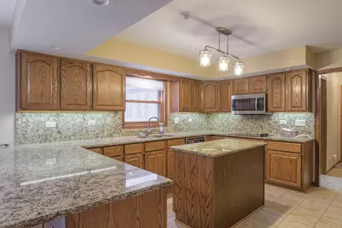 Kitchen - 1995 Salem Rd, Elgin, IL 60123 photo 2 of 2