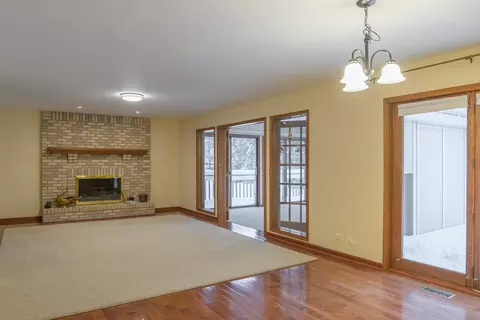 Living - 1995 Salem Rd, Elgin, IL 60123 photo 4 of 6
