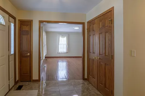 Entry Way - 1995 Salem Rd, Elgin, IL 60123 photo 2 of 2
