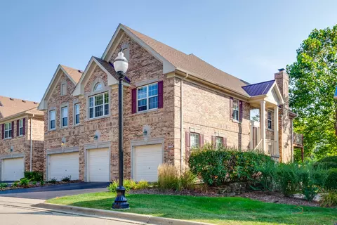 1316 Christine Ct, Vernon Hills, IL 60061