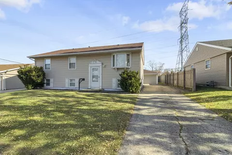 467 Arnold Ave, Romeoville, IL 60446
