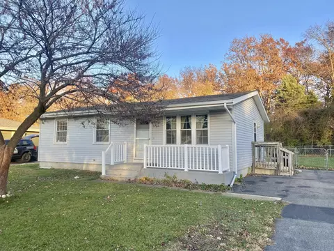 1944 Julie St, Woodstock, IL 60098