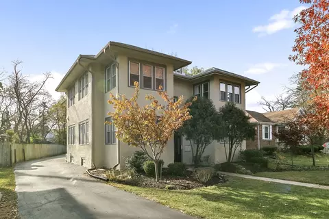 395 N Delaplaine Rd #1W, Riverside, IL 60546