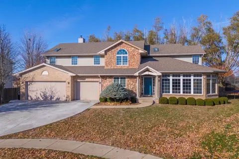 26 Brunton Ct, Bloomington, IL 61704