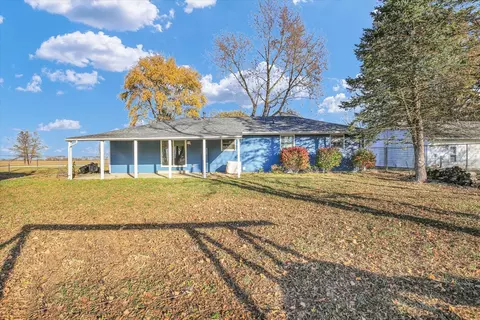 Exterior - 849 N Piatt St, Bement, IL 61813 photo 4 of 6