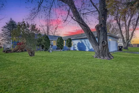 Exterior - 849 N Piatt St, Bement, IL 61813 photo 5 of 6