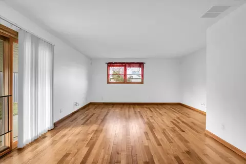 Living - 849 N Piatt St, Bement, IL 61813 photo 4 of 6