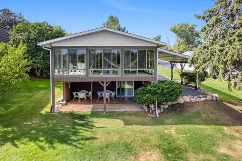 22 Holiday Dr, Lake Holiday, IL 60552