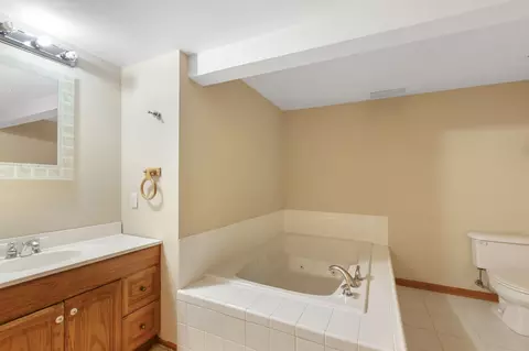 Bath - Undisclosed, Elburn, IL 60119 photo 4 of 4