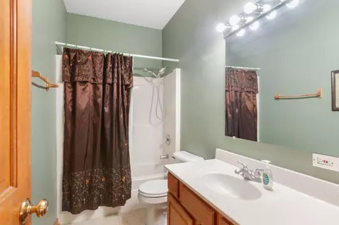 Bath - Undisclosed, Elburn, IL 60119 photo 3 of 4