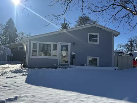 501 Apache Ave, Carpentersville, IL 60110