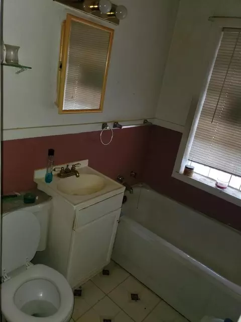 Bath - 9213 S Forest Ave, Chicago, IL 60619 photo 2 of 3