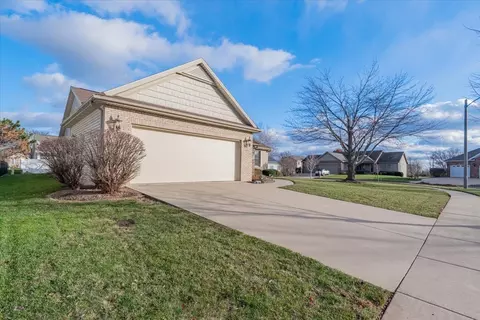 1612 Myra Ln, Bloomington, IL 61704 photo 2