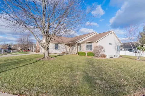 1612 Myra Ln, Bloomington, IL 61704 photo 3