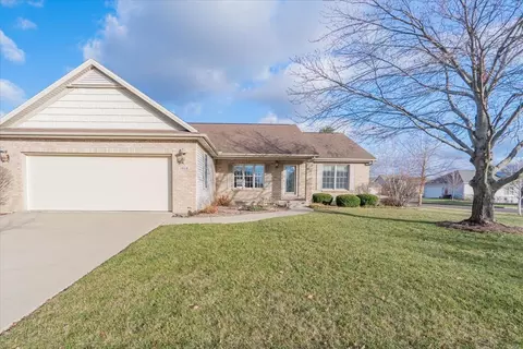 1612 Myra Ln, Bloomington, IL 61704