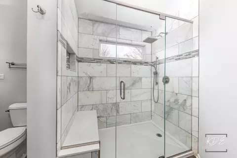 Bath - 515 Cimarron Dr W, Aurora, IL 60504 photo 4 of 5