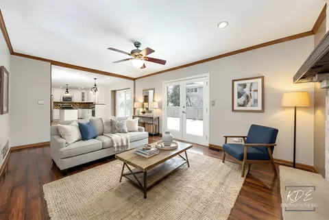 Living - 515 Cimarron Dr W, Aurora, IL 60504 photo 8 of 9