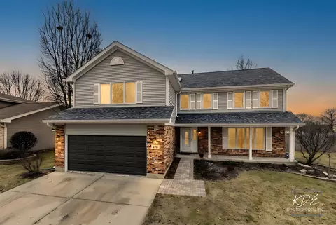 Exterior - 515 Cimarron Dr W, Aurora, IL 60504 photo 4 of 8