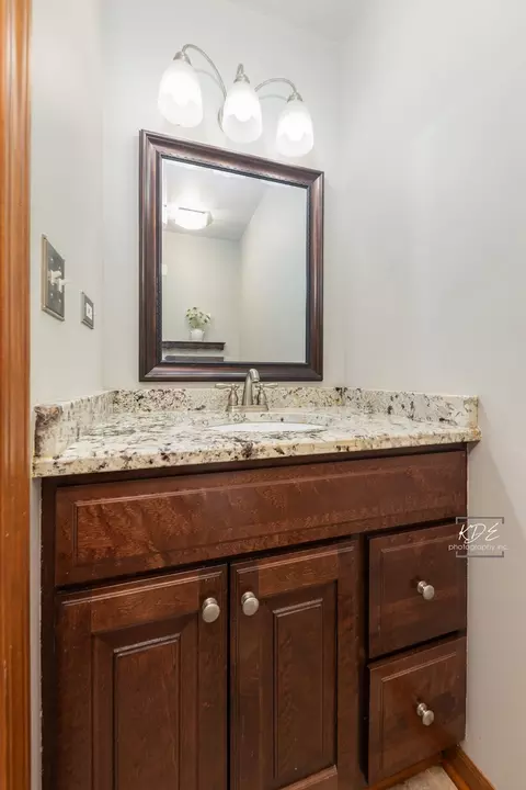 Bath - 515 Cimarron Dr W, Aurora, IL 60504 photo 1 of 5