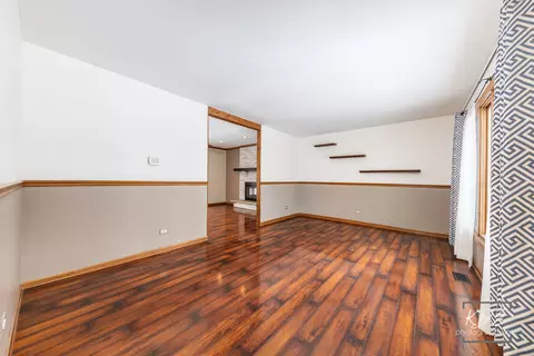 Living - 515 Cimarron Dr W, Aurora, IL 60504 photo 3 of 9