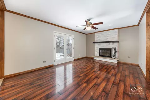 Living - 515 Cimarron Dr W, Aurora, IL 60504 photo 6 of 9