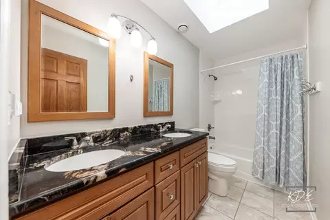 Bath - 515 Cimarron Dr W, Aurora, IL 60504 photo 5 of 5