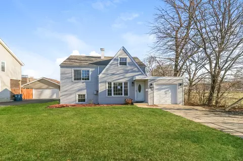 4343 Linscott Ave, Downers Grove, IL 60515