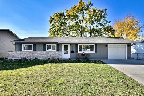 6658 Valley View Rd, Hanover Park, IL 60133