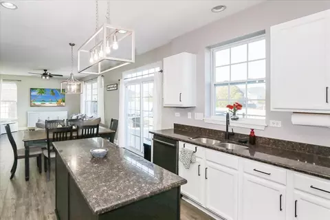 Kitchen - 342 Snow Drop Ln, Elgin, IL 60124 photo 3 of 4