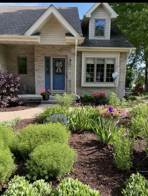 225 Sibley Dr, Minooka, IL 60447