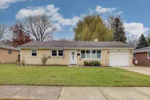 111 S Bobby Ln, Mount Prospect, IL 60056