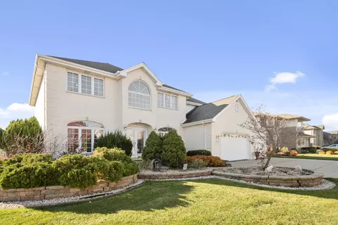 8113 Blarney Rd, Tinley Park, IL 60477