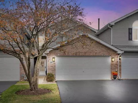 8300 Highpoint Cir #F, Darien, IL 60561