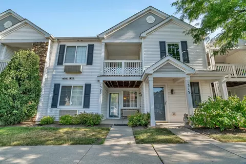1303 Silverstone Dr #1303, Carpentersville, IL 60110