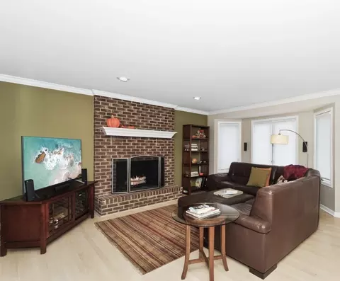 933 Doral Dr, Bartlett, IL 60103 photo 9