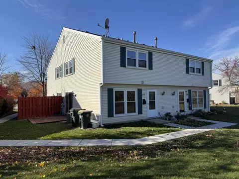 1850 Jamestown Cir, Hoffman Estates, IL 60195