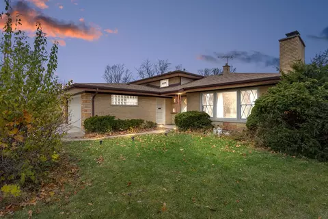 217 Finsbury Ln, La Grange Park, IL 60526
