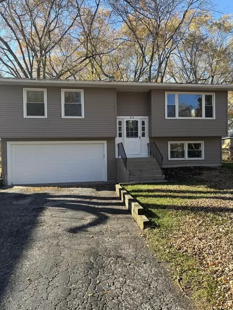 613 S Broadway St, Mchenry, IL 60050