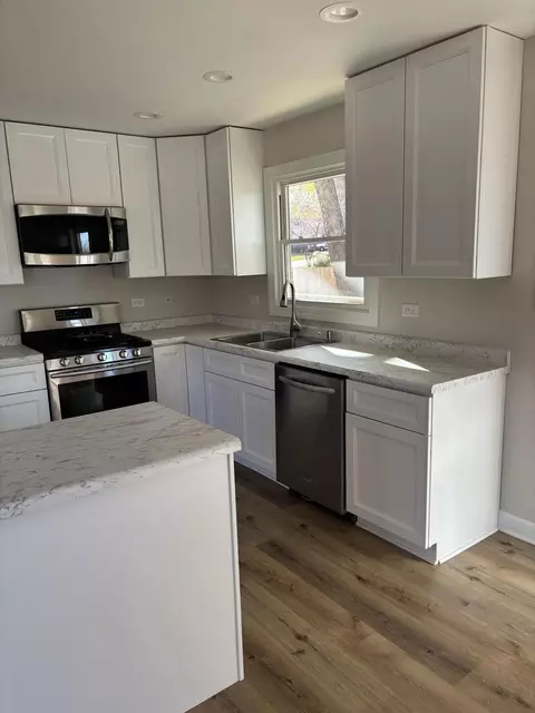 613 S Broadway St, Mchenry, IL 60050 photo 2